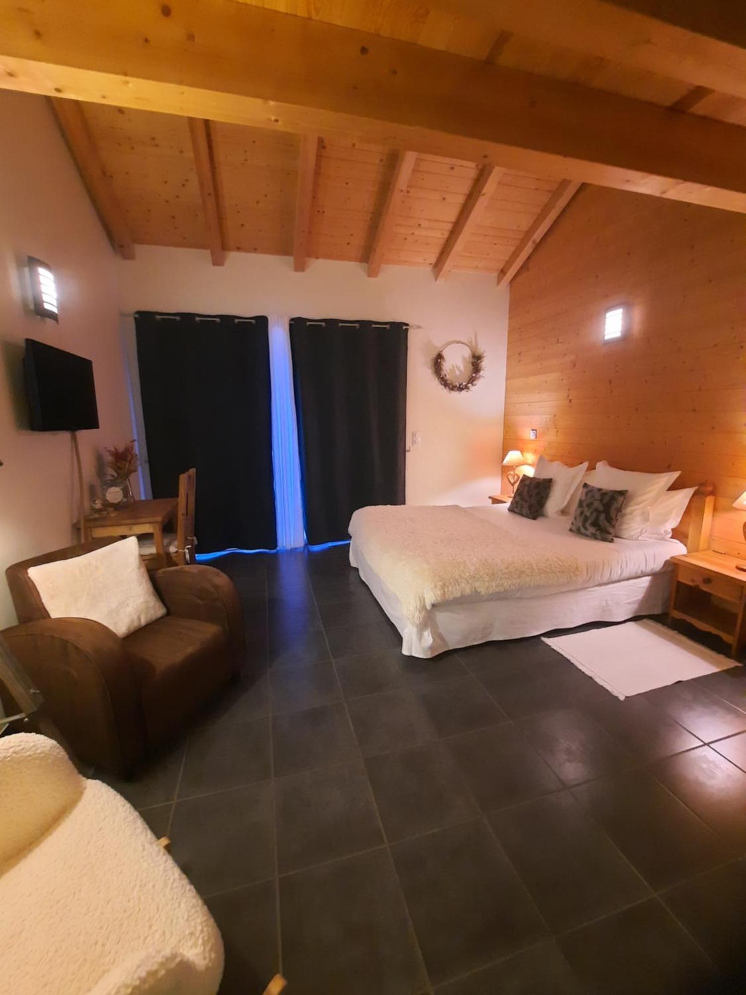Au Coeur Des Lacs - Chambres D'Hotes Жерарме Номер фото