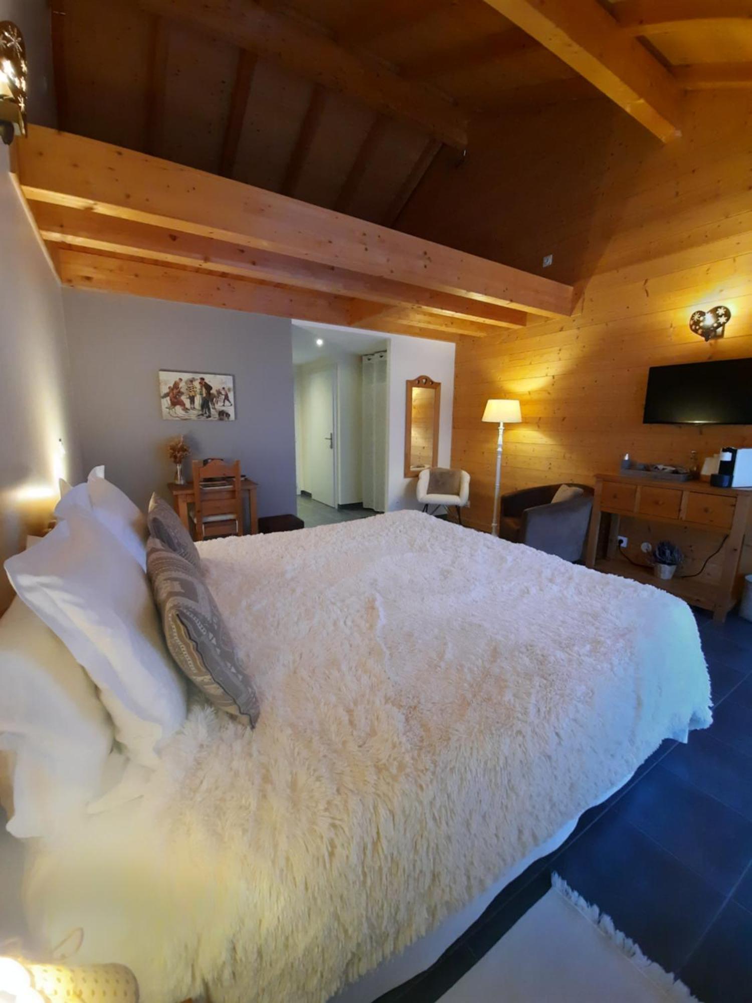 Au Coeur Des Lacs - Chambres D'Hotes Жерарме Экстерьер фото